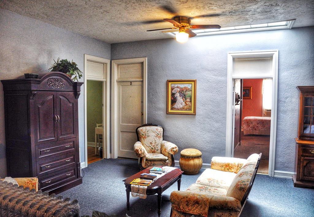 La Plaza Historic Hotel & Restaurant Walsenburg Bagian luar foto